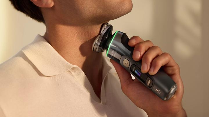 Actual product image Philips i9000 Prestige Ultra XP9402/46 Wet and Dry Electric Shaver with SkinIQ Pro