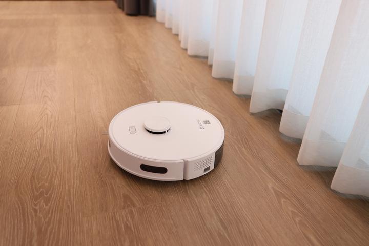 Actual product image EZVIZ RE5P (Vacuum mopping robot)