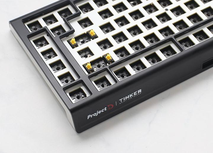 Produktbild Ducky Tinker 75 Gaming-Tastatur, RGB - MX-Brown (ISO-DE) (DE, Kabelgebunden)