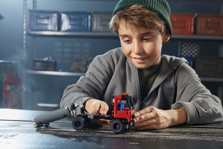 Actual product image LEGO Skip loader (42084, LEGO Technic)