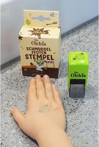 Produktbild Trodat Die Olchis Schmuddelpfoten Stempel mit Spiel für Kinder – Junge, Abdruck Grün, 171463
