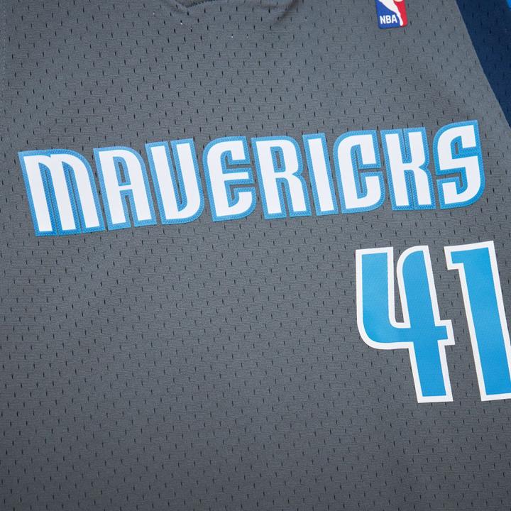 Produktbild Mitchell & Ness Swingman Mesh Jersey Dallas Mavericks 2003-04 Nowitzki - XL (XL)