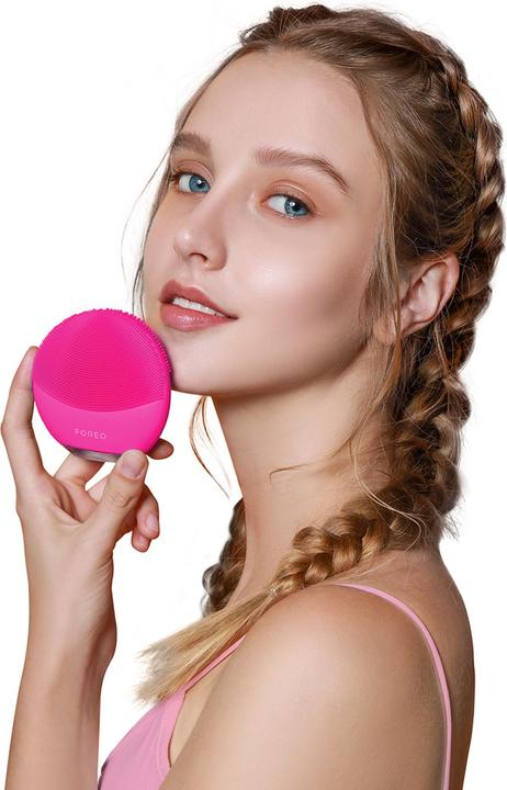 Actual product image Foreo Facial Cleanser Luna Mini 3 Fuchsia