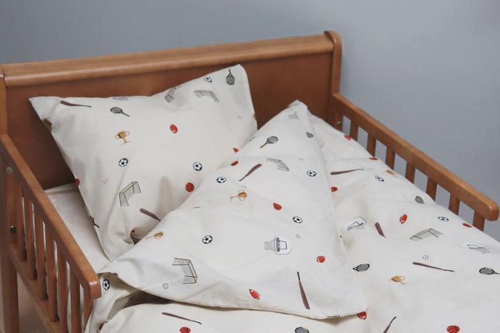 Produktbild By Mats Bed Linen Baby Size 70 x 100 cm - Fun Sports (MAT106) (70 x 100 cm, 40 x 45 cm)