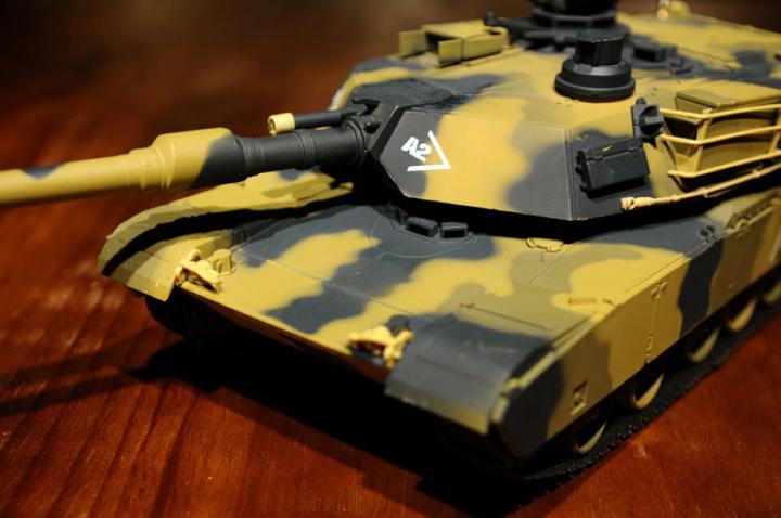 Actual product image Es-toys Heng Long RC Tank U.S. M1A2 Abrams (RTR Ready-to-Run)