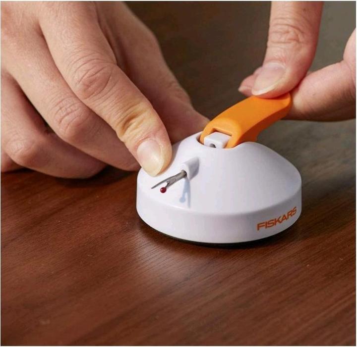 Image du produit Fiskars Coupe-couture blanc, orange (9 cm)