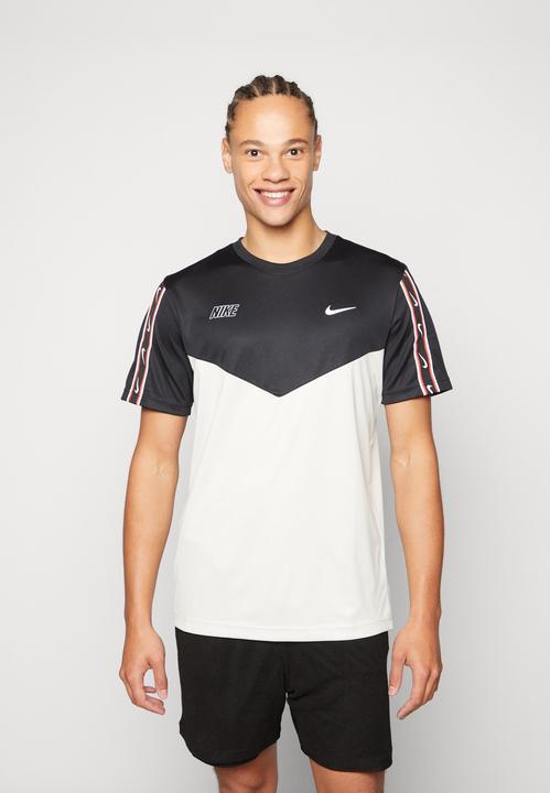 Produktbild Nike NSW Repeat T-Shirt - 84105 (M)