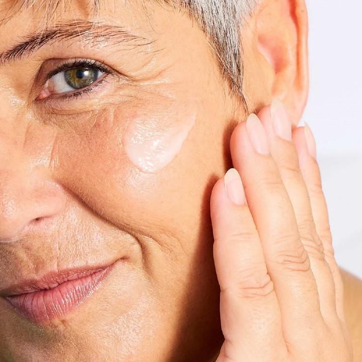 Actual product image Topicrem Mela Anti-Dark Spot Radiance Serum 30ml (30 ml, Day cream)