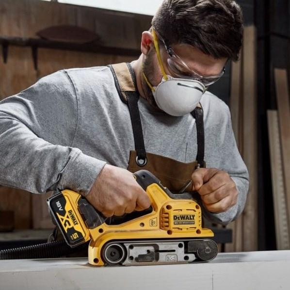 Produktbild DeWalt DCW220NT-XJ (Bandschleifer)