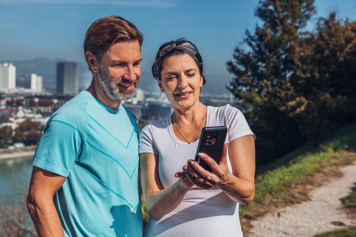 Image du produit Emporia SMART.6, smartphone pour seniors (128 Go, Noir, 6.58", SIM simple, 50 Mpx, 5G)