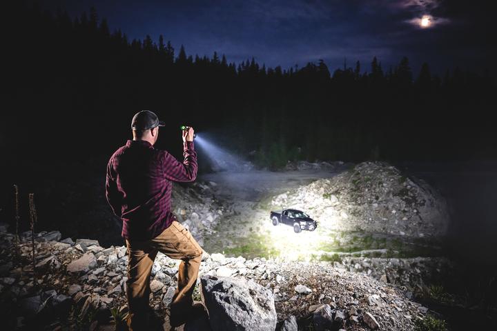 Produktbild Coast XP40R wiederaufladbare Taschenlampe mit PowerIQ Real-time Display 8000 lumen (8000 lm)