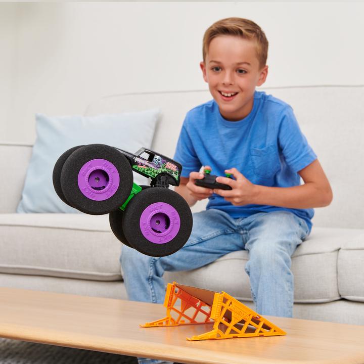 Image du produit Monster Jam RC Ramp Champ - Grave Digger (6064645)