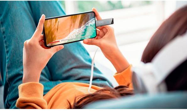 Produktbild Adata MEMORY DRIVE FLASH USB-C 1TB/SILV AELI-UE800-1T-CSG (1000 GB, USB-C)