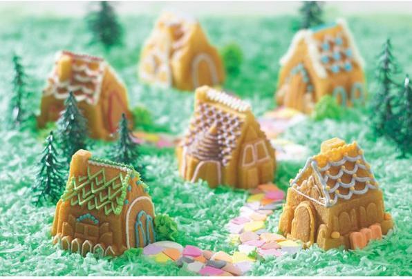 Actual product image Nordic Ware Cozy Village Pan (30.70 cm)