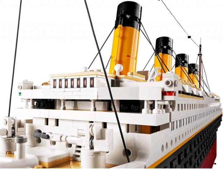 Actual product image LEGO Titanic (10294, LEGO Creator Expert, LEGO Rare Sets)