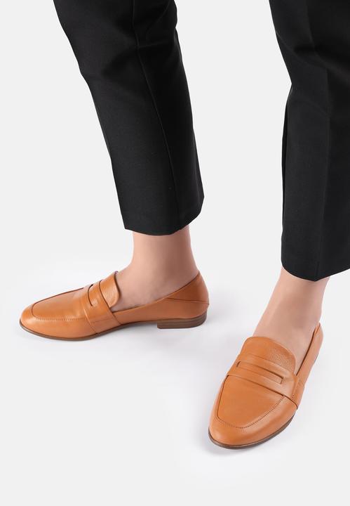 Actual product image Inuovo Super lightweight and beautiful slip-on shoe made from high-quality leather. The front of the (41)