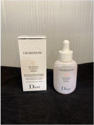 Immagine prodotto Dior Essenza di Luce (Siero di Latte Puro Concentrato di Luce Illuminante) - Volume: 30 ml (30 ml)