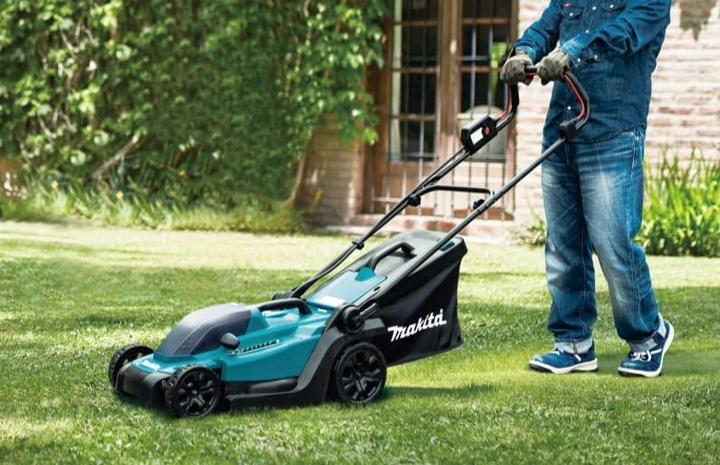 Actual product image Makita DLM330Z (Rechargeable battery operated)
