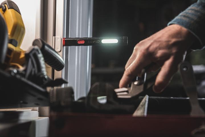 Actual product image Coast PM50R rechargeable magnetic LED work light 185 lumens (185 lm)