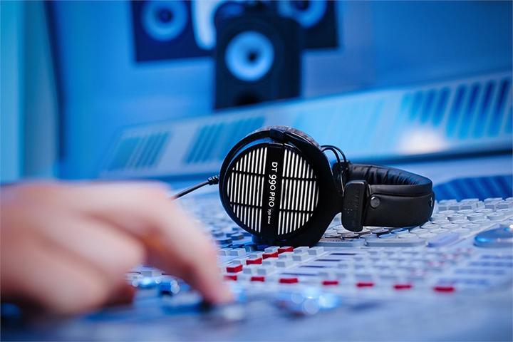 Immagine prodotto Beyerdynamic DT 990Pro (Nessuna soppressione del rumore, Cablato)