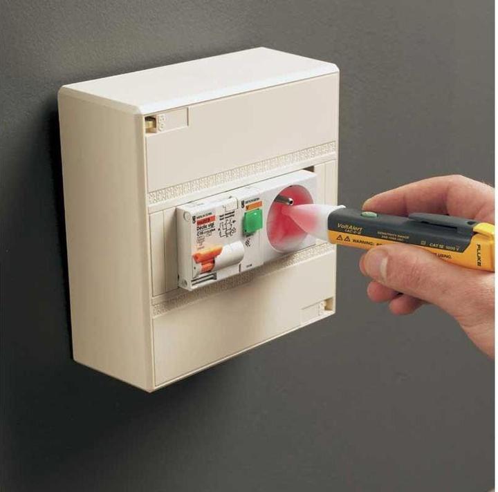 Actual product image Fluke VoltAlert voltage tester (CAT IV 1000V)