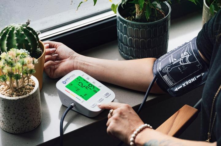 Actual product image Oromed Ciśnieniomierz naramienny ORO-BP3+ zasilacz (Blood pressure monitor upper arm)