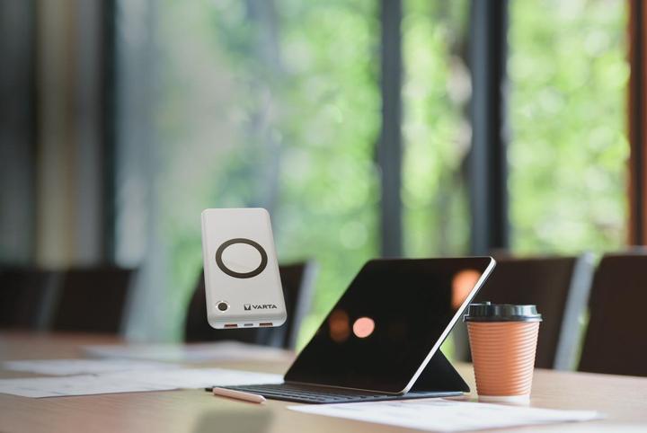 Produktbild Varta Wireless Power Bank + Ladekabel (15000 mAh, 20 W, 55.50 Wh)