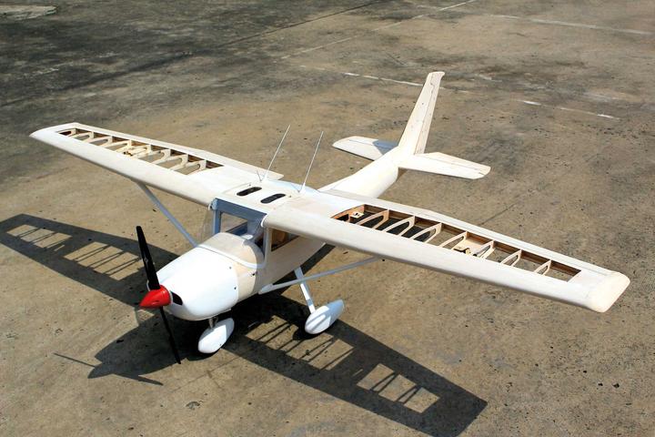 Actual product image Seagull Models ( SG-Models ) Cessna 152 Aerobat 80" Master Scale Kit Holzbausatz