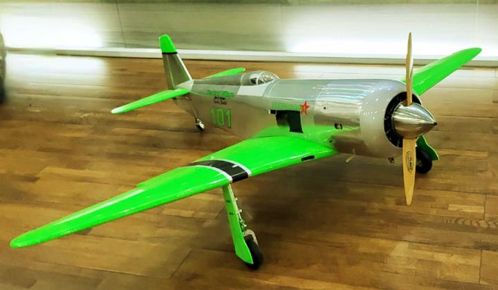 Actual product image Seagull Models SG-Models ) YAK 11 71" 1,8m CHROM 35cc AIRRACE "Perestroika" WITH A (Warbird)
