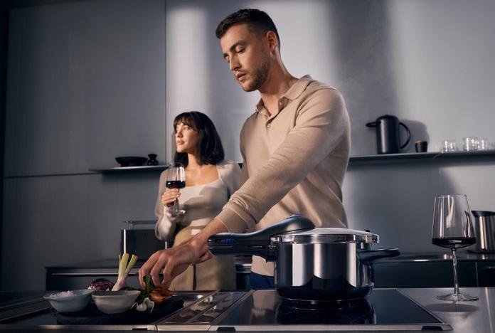 Produktbild WMF Schnellkochtopf 3tlg 6,5+3l grosses Kochsignal Perfect Plus Induktion (22 cm, Pfannenset + Topfset, Edelstahl)