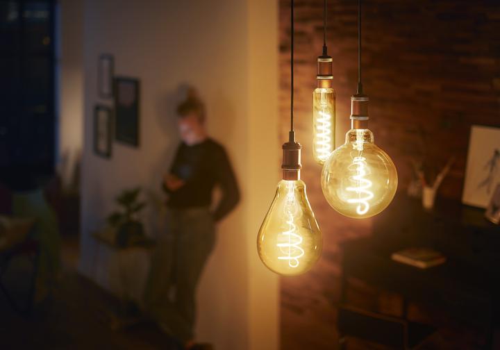 Actual product image Philips Amber (E27, 5.50 W, 470 lm, 1 x, F)