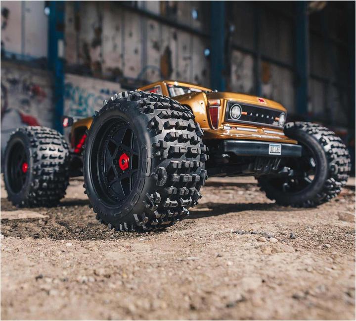 Produktbild Arrma Monster Truck Outcast 4x4 V2 BLX 4S, Bronze 1:10, ARTR (ARR Almost-Ready-to-Race)