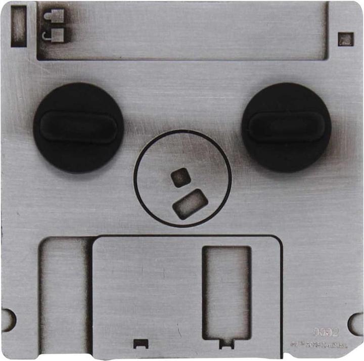Actual product image Fanattik Doom Ansteck-Pin Floppy Disk Limited Edition