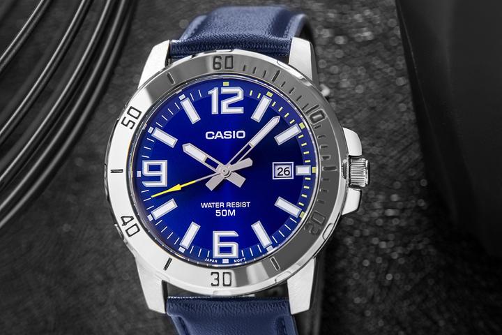 Image du produit Casio MTP-VD01L-2BV Hommes Enticer Bande en cuir bleu Cadran bleu Casual Analog Sporty Watch (220 mm)
