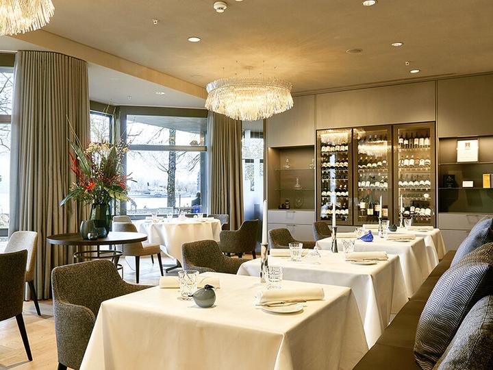Image du produit Smartbox Anniversaire de luxe : 2 jours en Suisse en hôtel 4* ou 5* avec souper gastronomique (2 pers.)