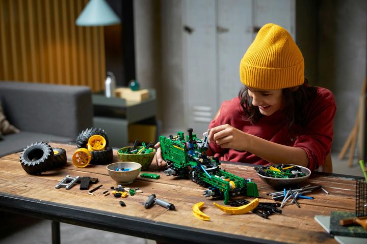 Produktbild LEGO John Deere 948L-II Skidder (42157, LEGO Technic)