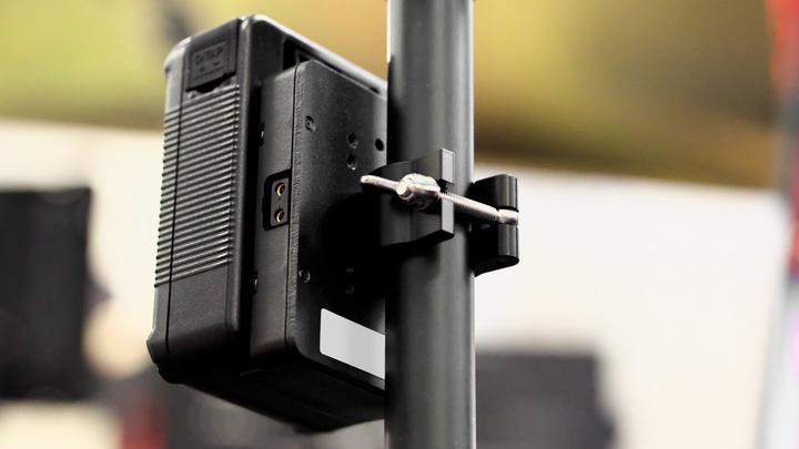 Immagine prodotto Fxlion Piastra Nano V-Mount con morsetto (Accessori video vari)