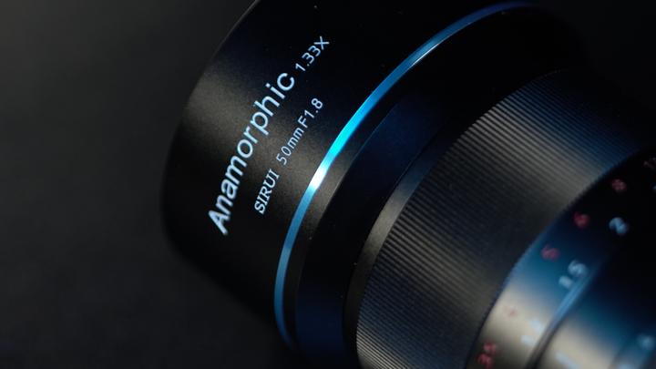 Produktbild Sirui 50mm f1.8 anamorphes Objektiv, MFT-Mount (Micro Four Thirds, APS-C / DX)