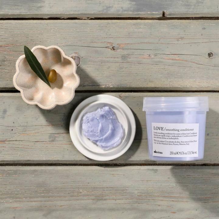 Actual product image Davines Love Smoothing Conditioner (250 ml)