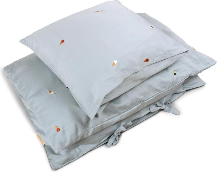 Filibabba Babybettwäsche – Cool Summer Stickerei – Pearl Blue (70 x 100 cm, 40 x 45 cm)