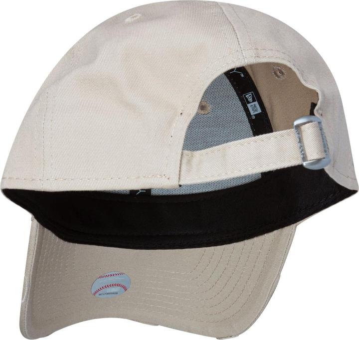 Actual product image New Era 9Forty Strapback Cap - Distressed Ny Yankees Beige