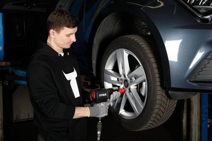 Actual product image Stier Impact wrench 17-BS, 1/2" drive max. loosening torque: 1,756 Nm (Air blast)