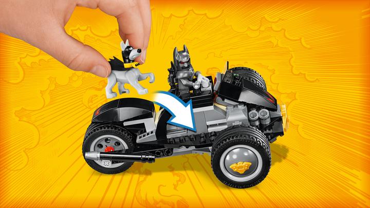 Actual product image LEGO Batman Attack of the Talons (76110, LEGO DC)