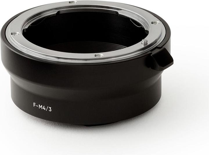 Urth Adattatore per obiettivo: Compatibile con l'obiettivo Nikon F e il corpo macchina Micro Quattro