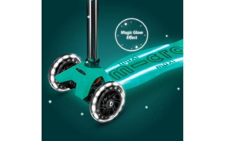 Actual product image Micro Scooter Maxi Deluxe Glow LED Plus Jelly Green