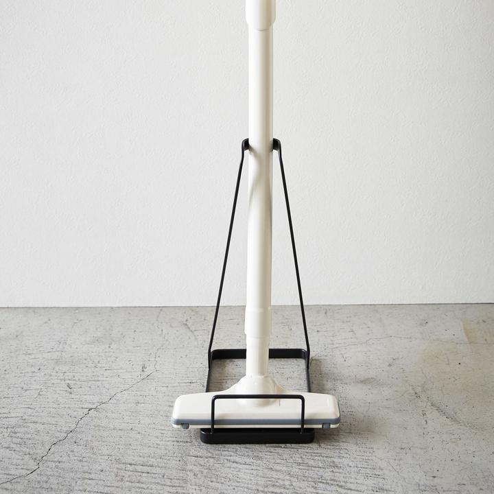 Produktbild Yamazaki Staubsaugerständer TOWER