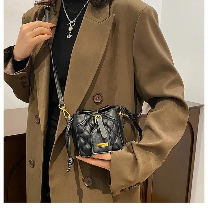 Actual product image Only-Bags.Store Schicke Mini Crossbody Bucket Bag - Kollektion Frühjahr/Sommer 2024, luxuriöse Textur