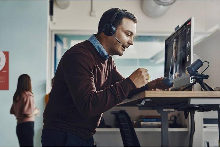 Image du produit HP POLY Voyager Focus 2 USB-C-C Headset +USB-C/A Adapter +Charging Stand