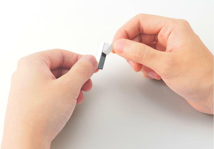 Actual product image Kensington Replacement Mounting Kit For F/Magpro Laptop Privacy (7.09")