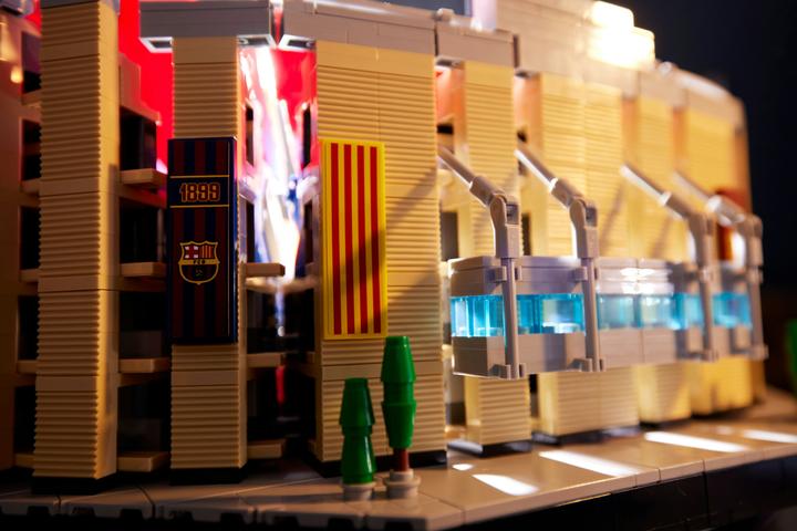 Image du produit LEGO Le Camp Nou - FC Barcelone (10284, LEGO Creator Expert, LEGO difficiles à trouver)